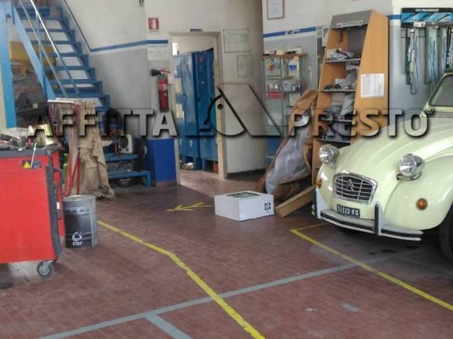 Locale Commerciale in affitto a Unione di Comuni della Romagna Forlivese, Quattro