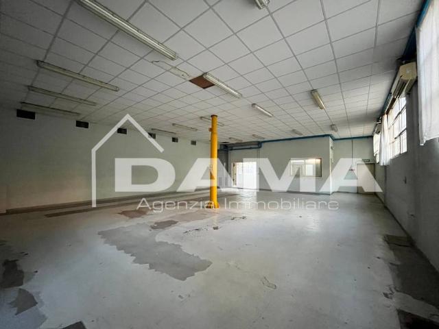 Locale Commerciale in affitto a Unione di Comuni della Romagna Forlivese, Quattro