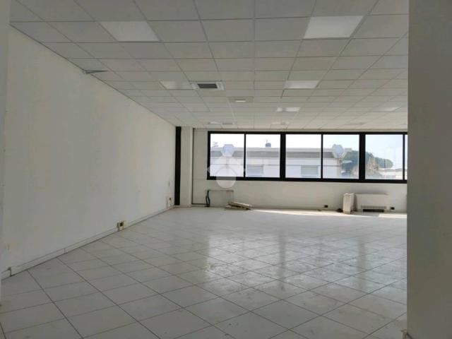 Locale Commerciale in affitto a Unione di Comuni della Romagna Forlivese, Quattro