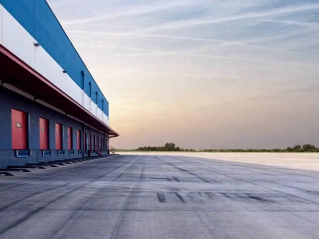 Locale Commerciale in affitto a Unione di Comuni della Romagna Forlivese, Quattro