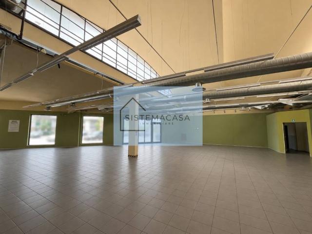 Locale Commerciale in vendita a Unione di Comuni della Romagna Forlivese, Quattro
