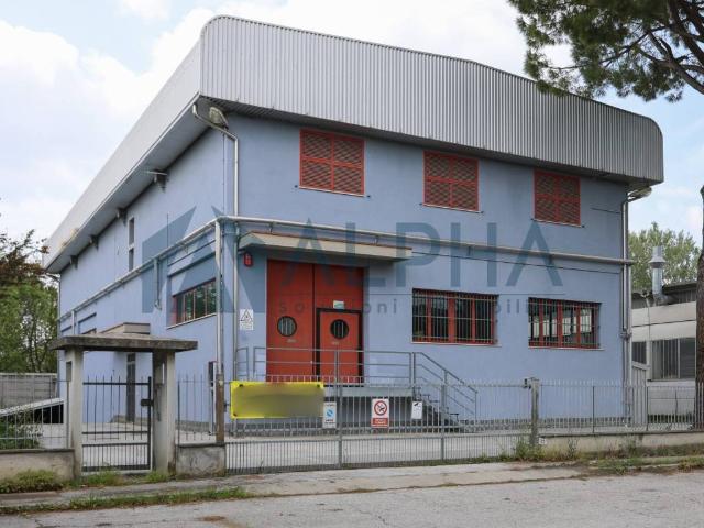 Locale Commerciale in affitto a Unione di Comuni della Romagna Forlivese, Forlimpopoli