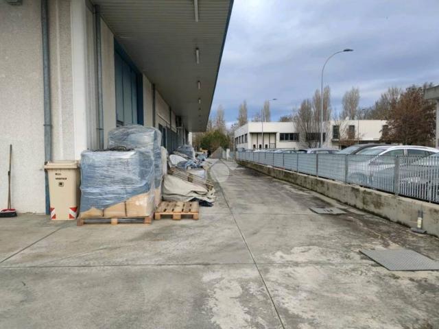 Locale Commerciale in affitto a Unione di Comuni della Romagna Forlivese, Forlimpopoli