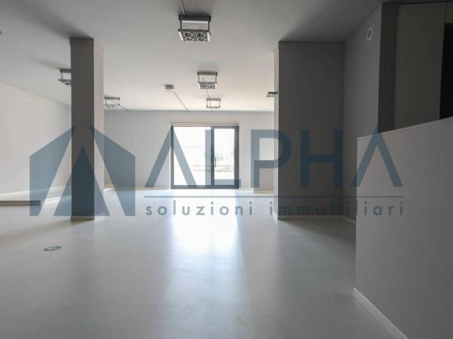 Locale Commerciale in affitto a Unione di Comuni della Romagna Forlivese, Forlimpopoli