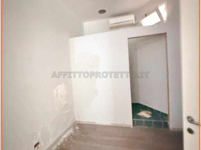 Locale Commerciale in affitto a Castellone, Formia