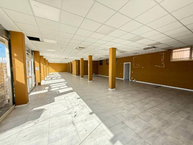 Locale Commerciale in affitto a Unione dei comuni del Distretto Ceramico, Formigine