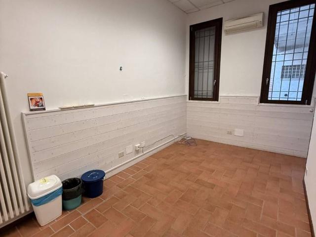 Locale Commerciale in affitto a Formigine, Modena