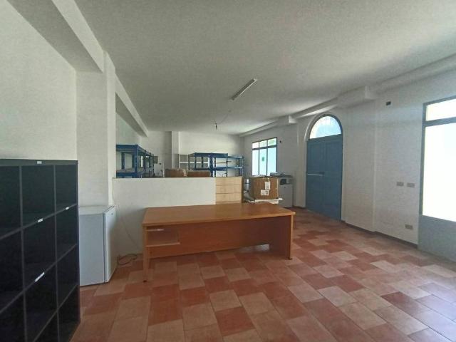 Locale Commerciale in affitto a Caselle, Fornovo Di Taro