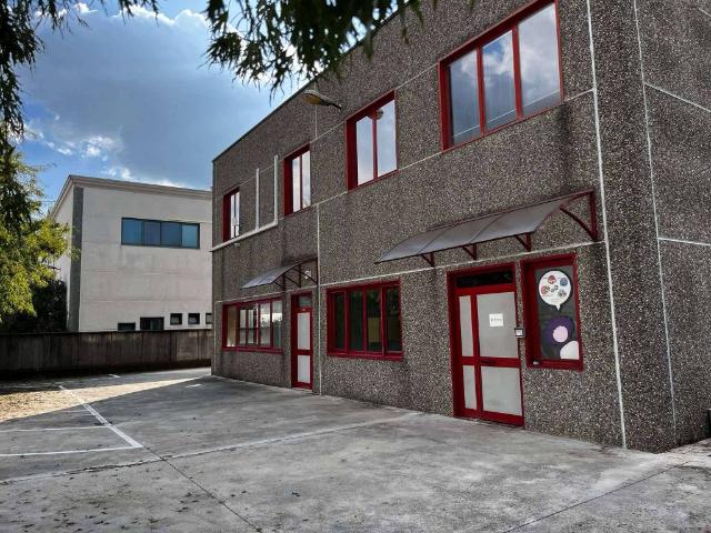 Locale Commerciale in affitto a Fornovo San Giovanni, Lombardia