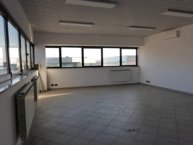 Locale Commerciale in affitto a Piemonte, Cuneo
