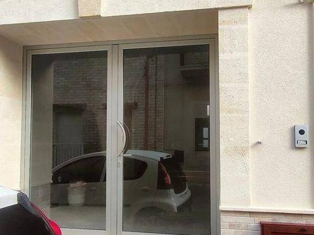 Locale Commerciale in affitto a Puglia, Taranto