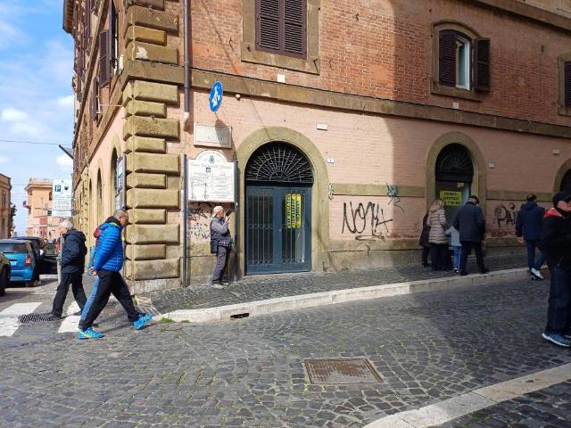 Locale Commerciale in affitto a Frascati, Roma Capitale