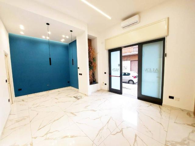 Locale Commerciale in affitto a Sepano, Frattamaggiore