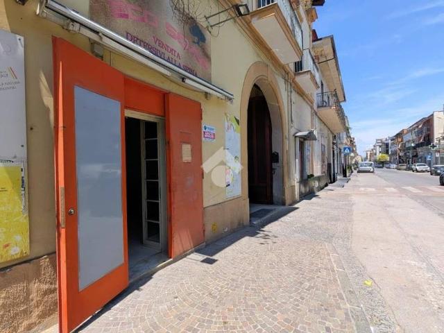 Locale Commerciale in affitto a Sepano, Frattamaggiore