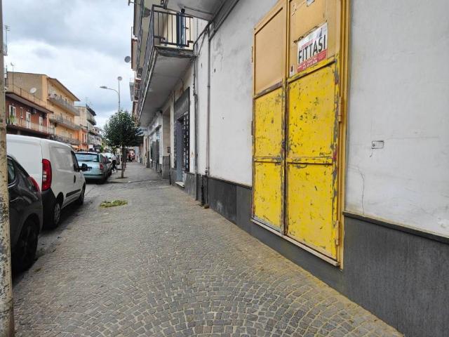 Locale Commerciale in affitto a Frattamaggiore, Campania