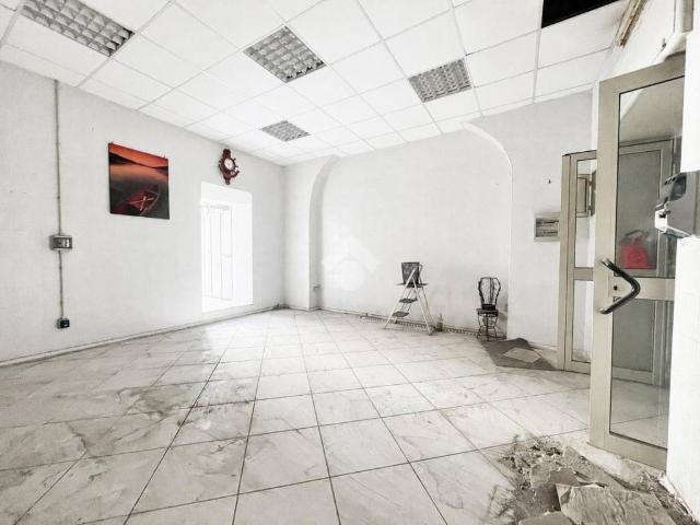 Locale Commerciale in affitto a Sepano, Frattamaggiore
