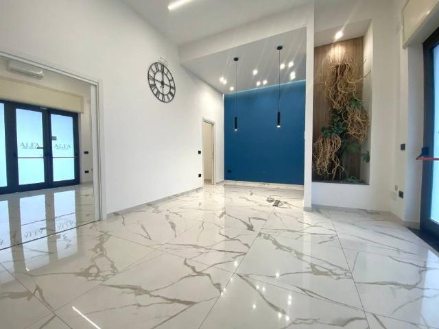 Locale Commerciale in affitto a Sepano, Frattamaggiore