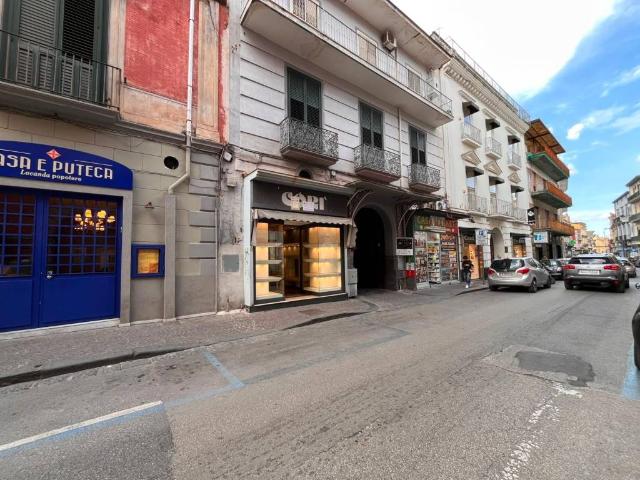 Locale Commerciale in affitto a Sepano, Frattamaggiore