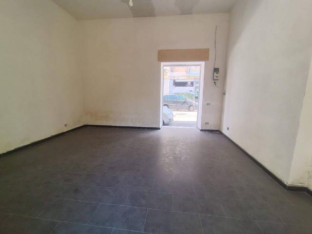 Locale Commerciale in affitto a Sepano, Frattamaggiore
