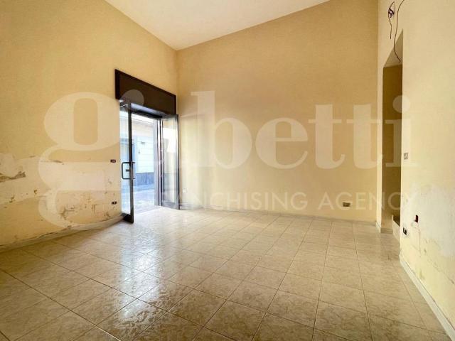 Locale Commerciale in affitto a Sepano, Frattamaggiore