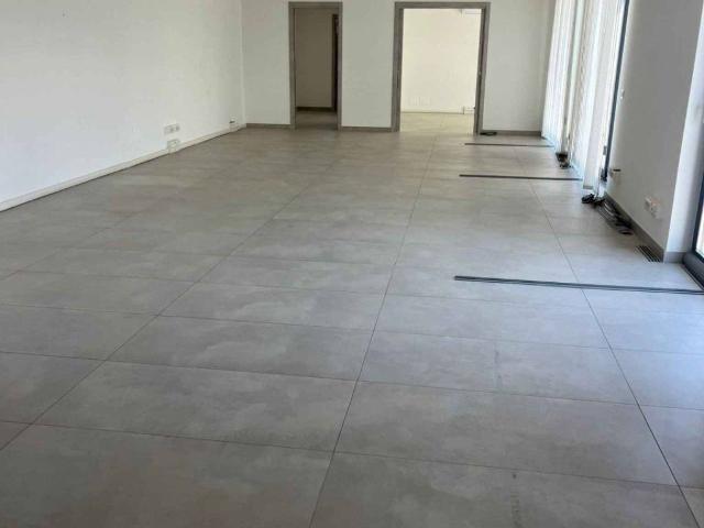 Locale Commerciale in affitto a Frattamaggiore, Campania