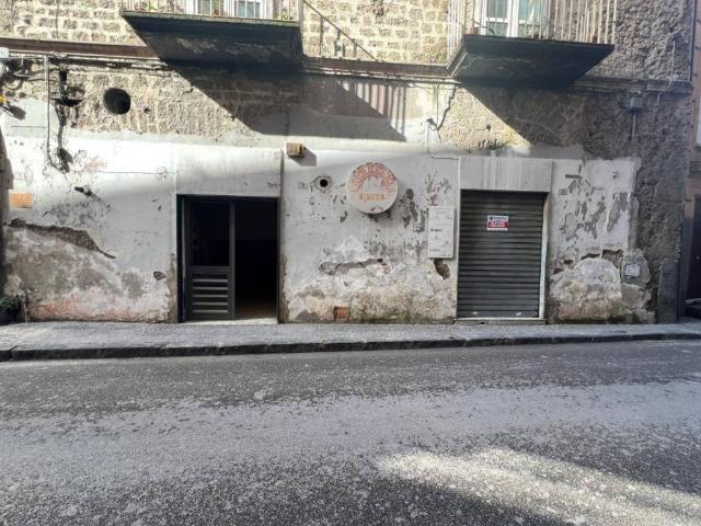 Locale Commerciale in affitto a Sepano, Frattamaggiore