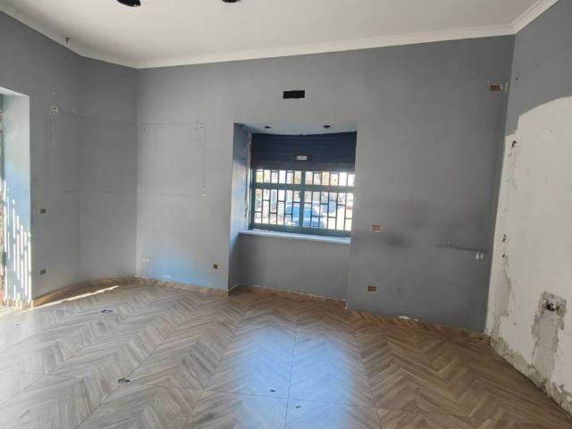 Locale Commerciale in affitto a Borgo Siepe, Frattamaggiore