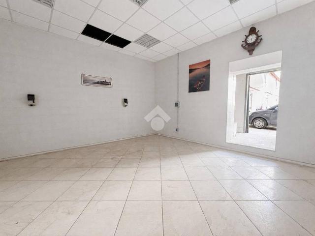 Locale Commerciale in affitto a Sepano, Frattamaggiore