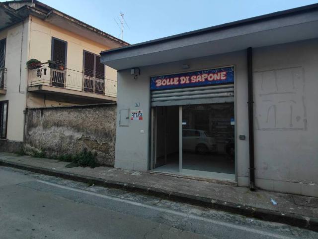 Locale Commerciale in affitto a Sepano, Frattamaggiore