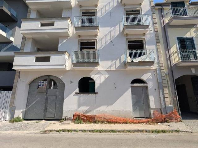 Locale Commerciale in affitto a Sepano, Frattamaggiore