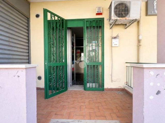 Locale Commerciale in affitto a Borgo Siepe, Frattamaggiore