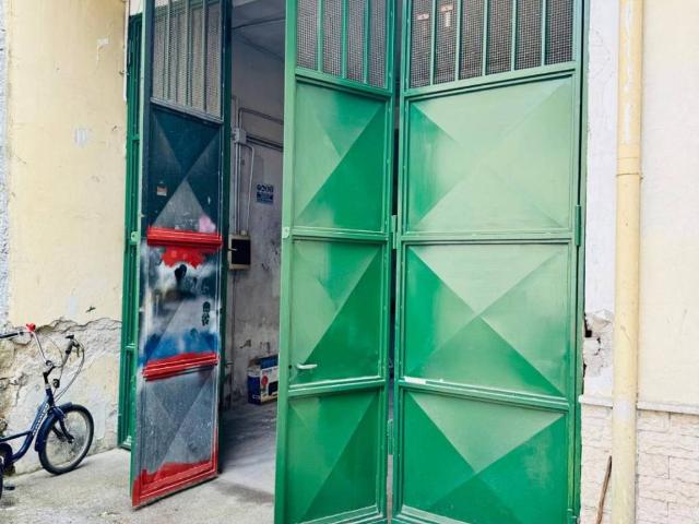 Locale Commerciale in affitto a Borgo Siepe, Frattamaggiore