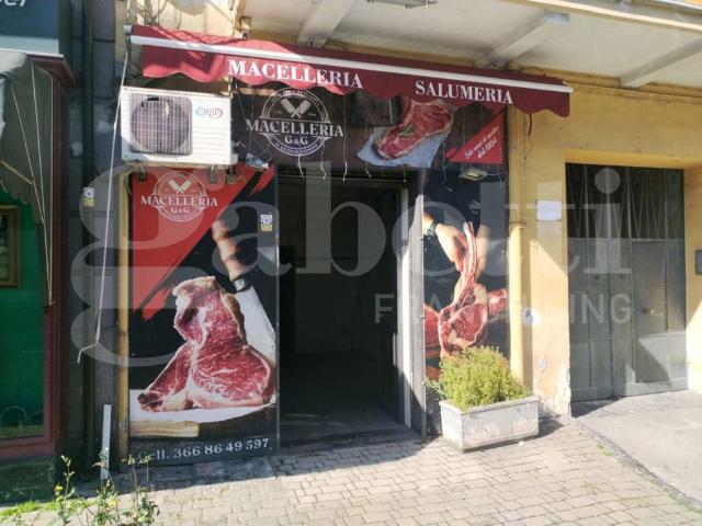 Locale Commerciale in affitto a Frattaminore, Campania