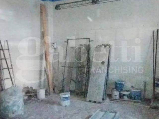 Locale Commerciale in affitto a Frattaminore, Campania