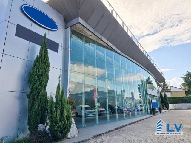 Locale Commerciale in affitto a Frosinone, Lazio