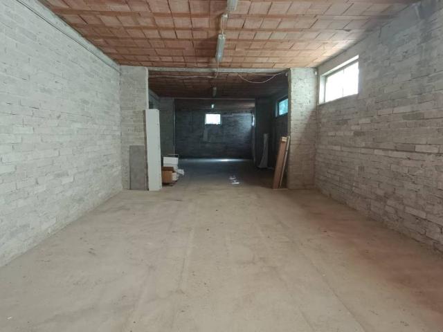 Locale Commerciale in affitto a Frosinone, Lazio