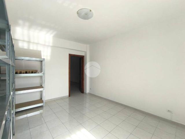 Locale Commerciale in affitto a Frosinone, Lazio