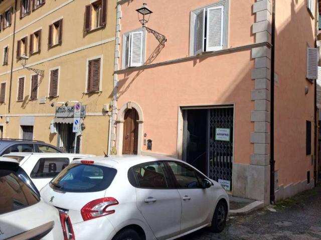 Locale Commerciale in affitto a Centro Storico, Frosinone