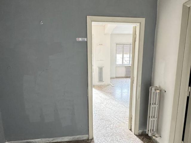 Locale Commerciale in affitto a Frosinone, Lazio