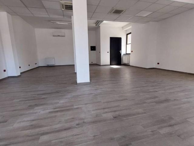 Locale Commerciale in affitto a Frosinone, Lazio