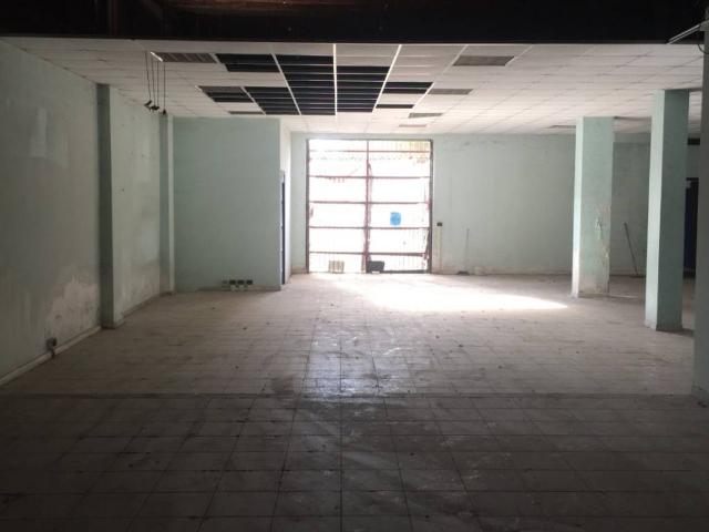 Locale Commerciale in affitto a Cavoni, Frosinone