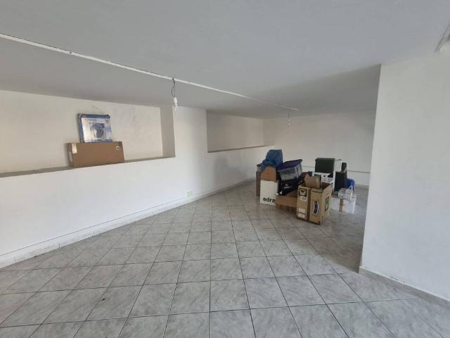 Locale Commerciale in affitto a Frosinone, Lazio
