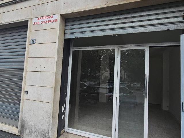 Locale Commerciale in affitto a Frosinone, Lazio