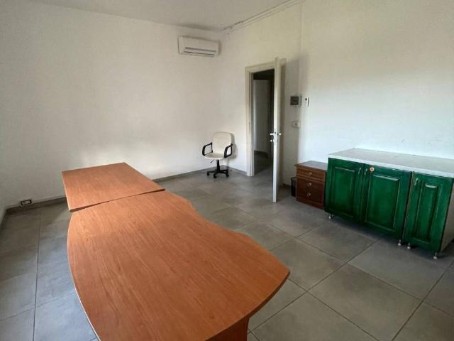 Locale Commerciale in affitto a Frosinone, Lazio