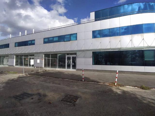 Locale Commerciale in affitto a Frosinone, Lazio