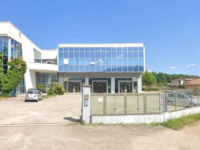 Locale Commerciale in affitto a Frosinone, Lazio