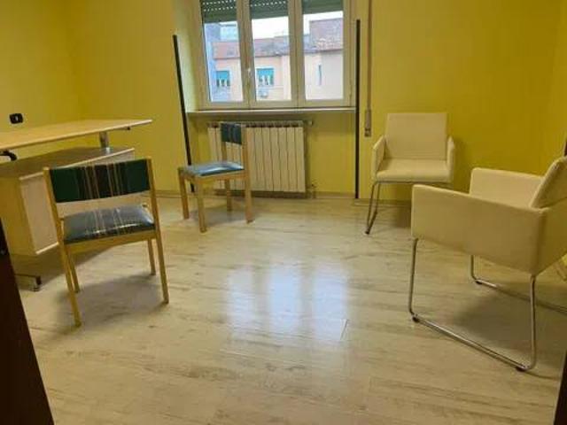 Locale Commerciale in affitto a Frosinone, Lazio