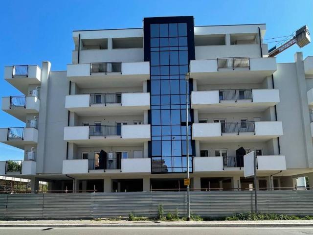Locale Commerciale in affitto a De Matthaeis, Frosinone