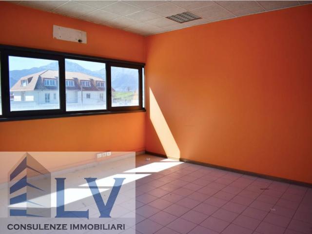 Locale Commerciale in affitto a Frosinone, Lazio