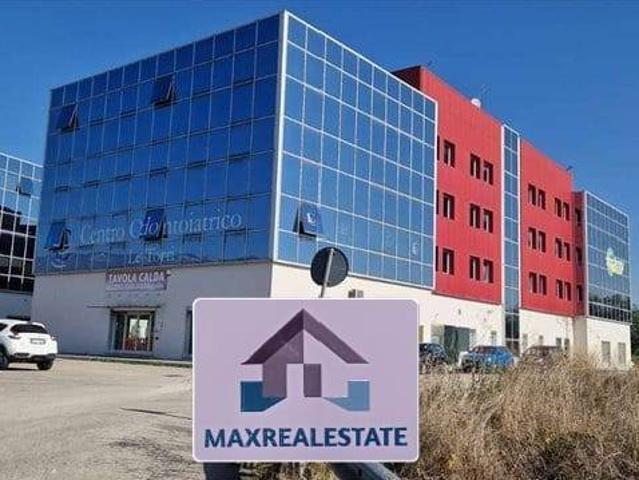 Locale Commerciale in affitto a Frosinone, Lazio